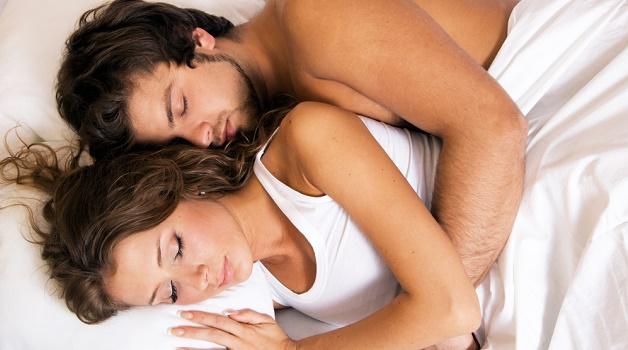 O jeito que você dorme com seu parceiro revela se vocês estão bem ou não-0
